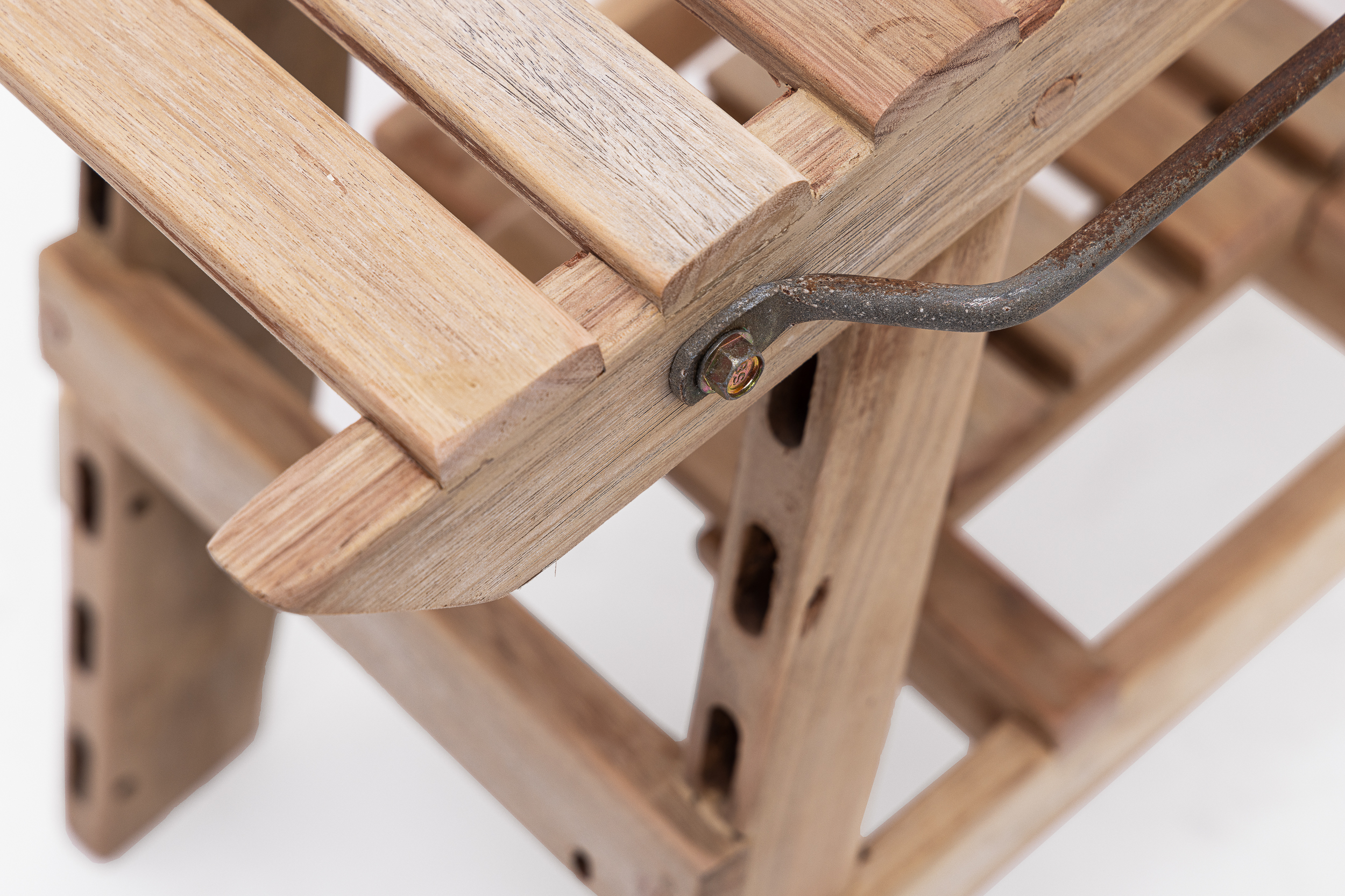 מכיסא לספסל פרט